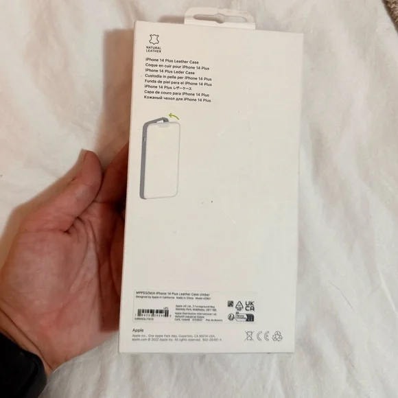 Apple iPhone 14 Plus Leather Case - Picture 2 of 3